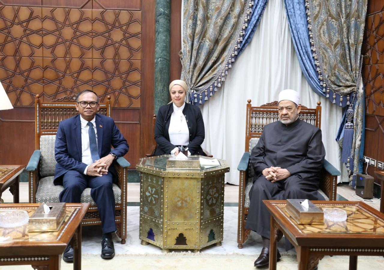 شيخ الأزهر يستقبل سفير كمبوديا ويناقشان تعزيز التَّعاون العلمي والدَّعوي
