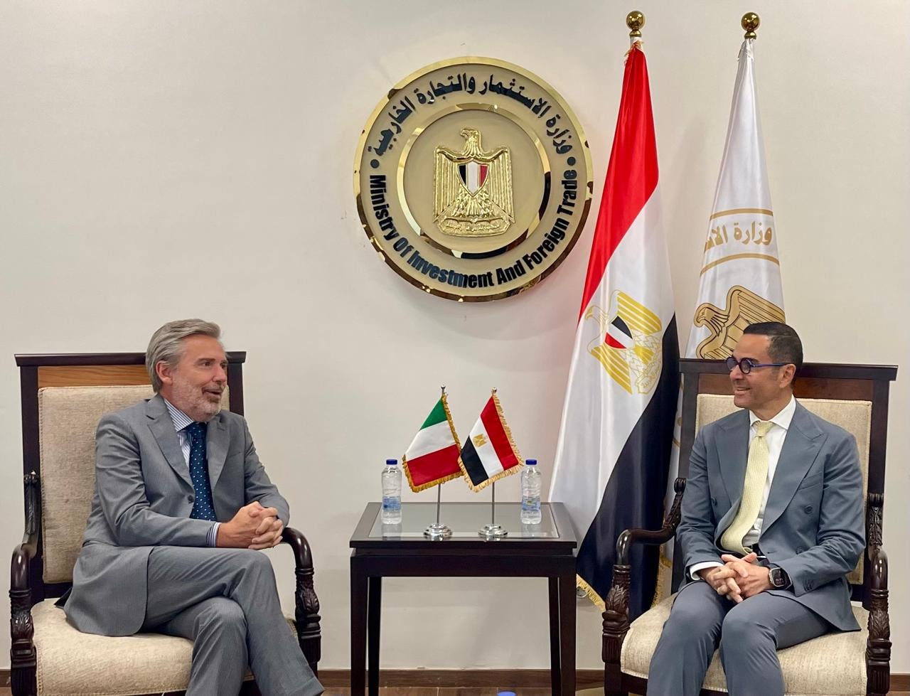 الخطيب يلتقى سفير دولة إيطاليا بالقاهرة لبحث سبل تعزيز العلاقات الاقتصادية بين البلدين