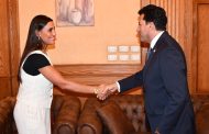 وزير الرياضة يستقبل الرئيس التنفيذي للاتحاد الدولي للاسكواش