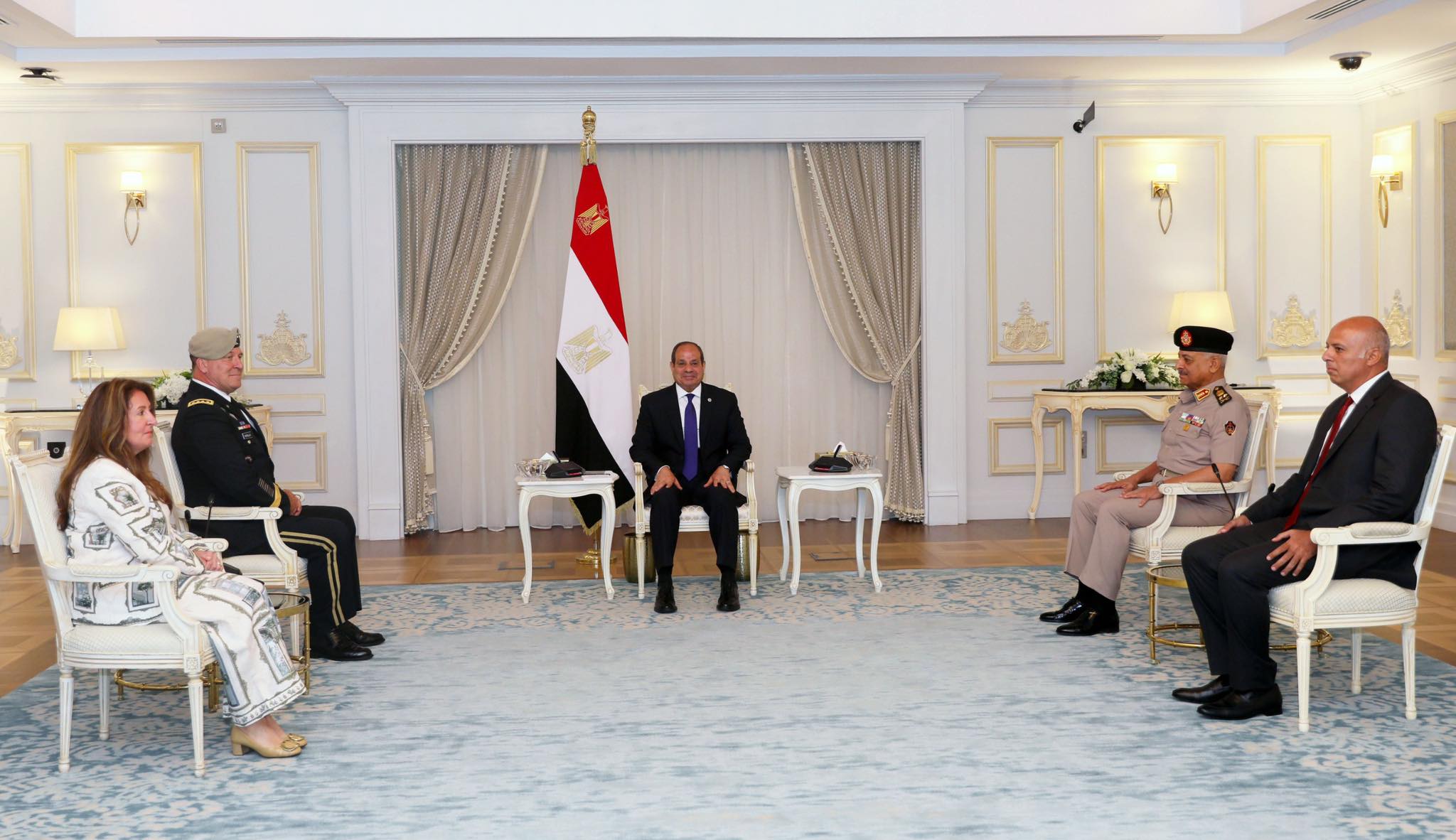 الرئيس السيسى  يستقبل قائد القيادة المركزية الأمريكية