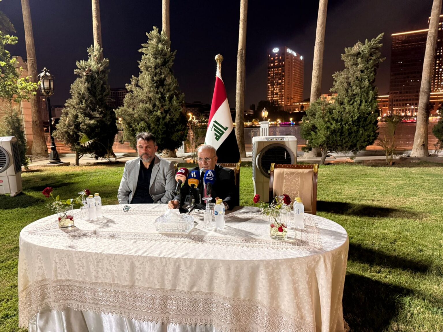 السفير العراقي يلتقي بأعضاء الهيئة الإدارية ولاعبي نادي الزوراء