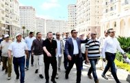 وزير الإسكان يتفقد مشروع التجمع العمراني 