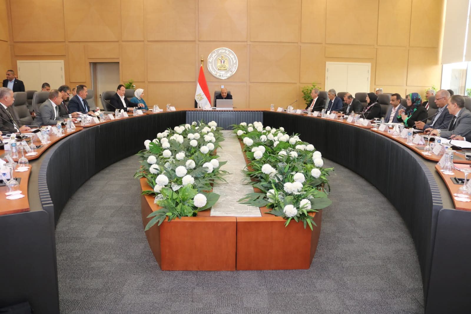 عصمت : رفع درجة الاستعداد وزيادة عدد فرق الطوارئ ومتابعة كفاءة التشغيل على مستوى كل شركة