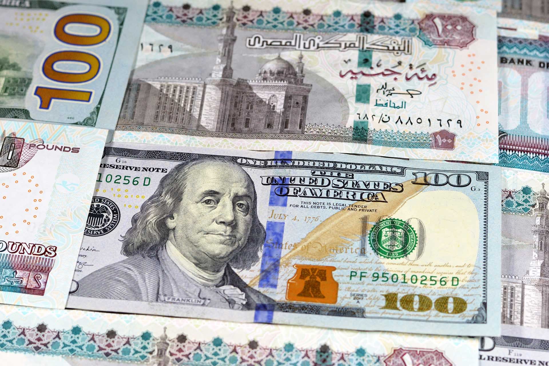 طفرة في تدفقات العملة الصعبة :الدولار يواصل الانخفاض امام الجنيه