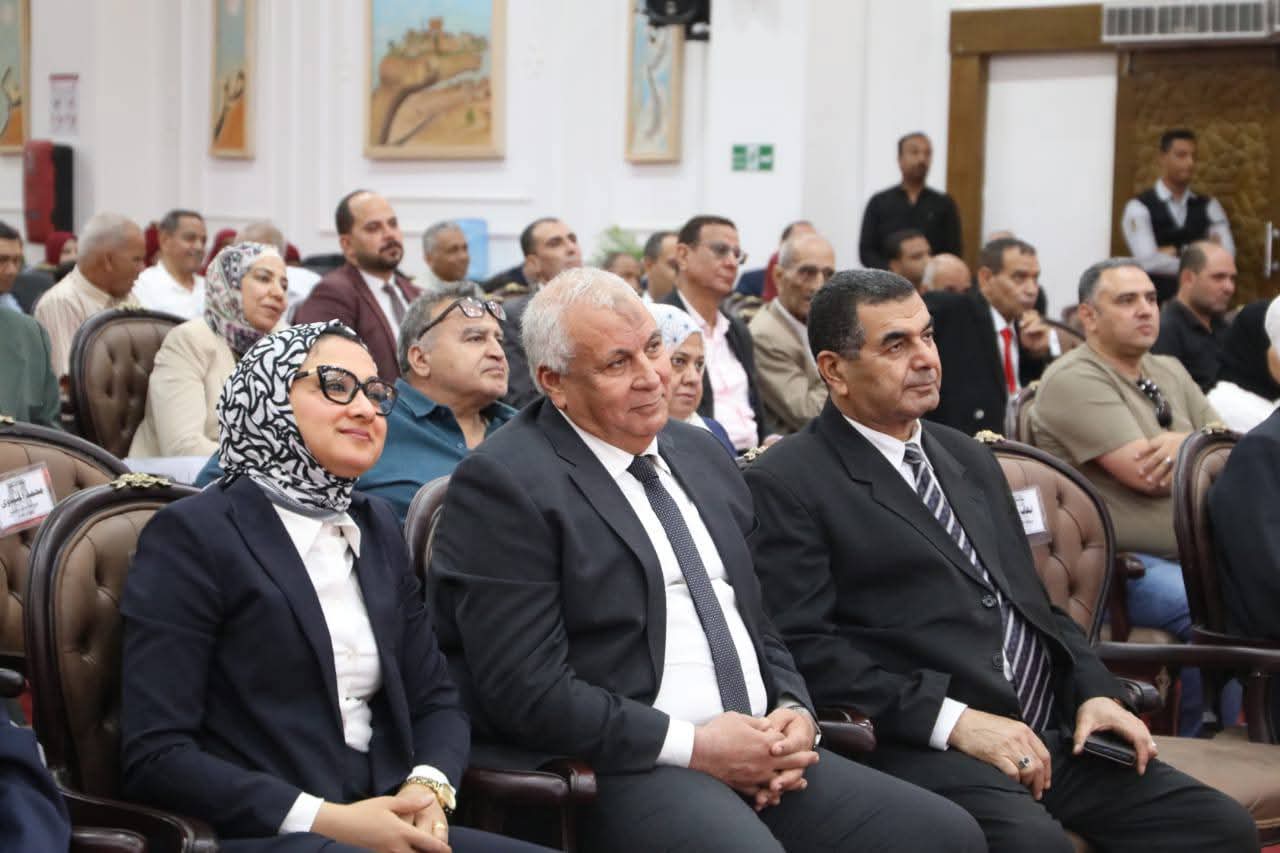 محافظ الوادي الجديد يُكرّم أوائل الشهادات العامة والأزهرية والفنية