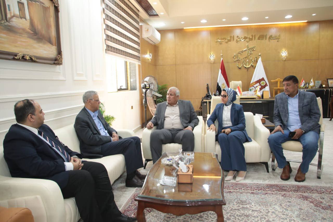 الزملوط يلتقي وفد شركة فوسفات مصر.. لبحث إنشاء أول مدرسة تعدينية