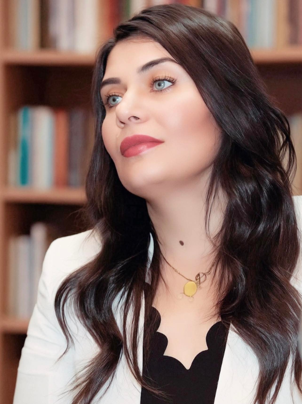 منى العساسى تكتب .. تحت وطأة الخوف.. نجلد أنفسنا طوعا