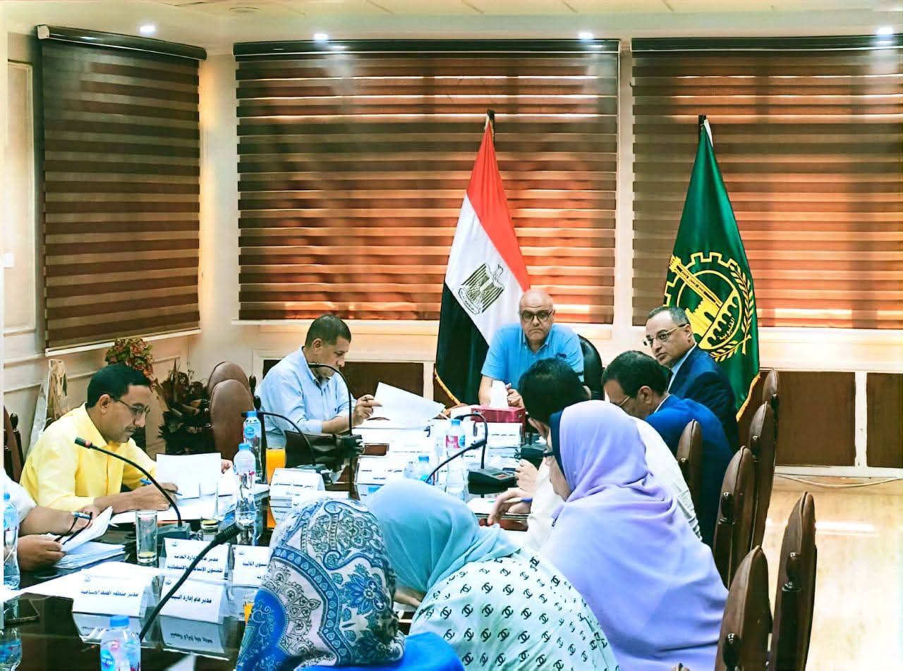 محافظ القليوبية يترأس اجتماع مجلس المناطق الصناعية لتشجيع الاستثمار ودعم المستثمرين