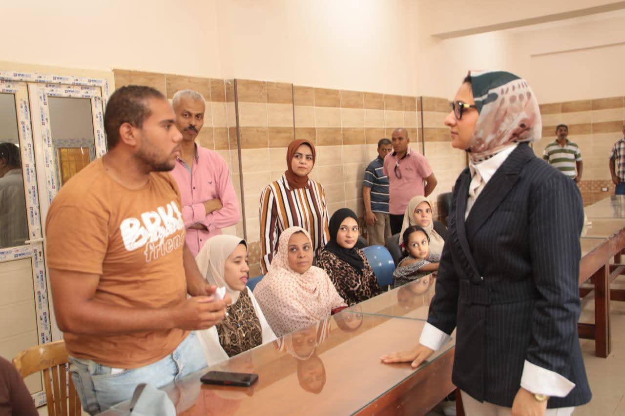 نائب محافظ الوادي الجديد تُكرّم أوائل خريجي دورات التدريب المهني بمديرية العمل