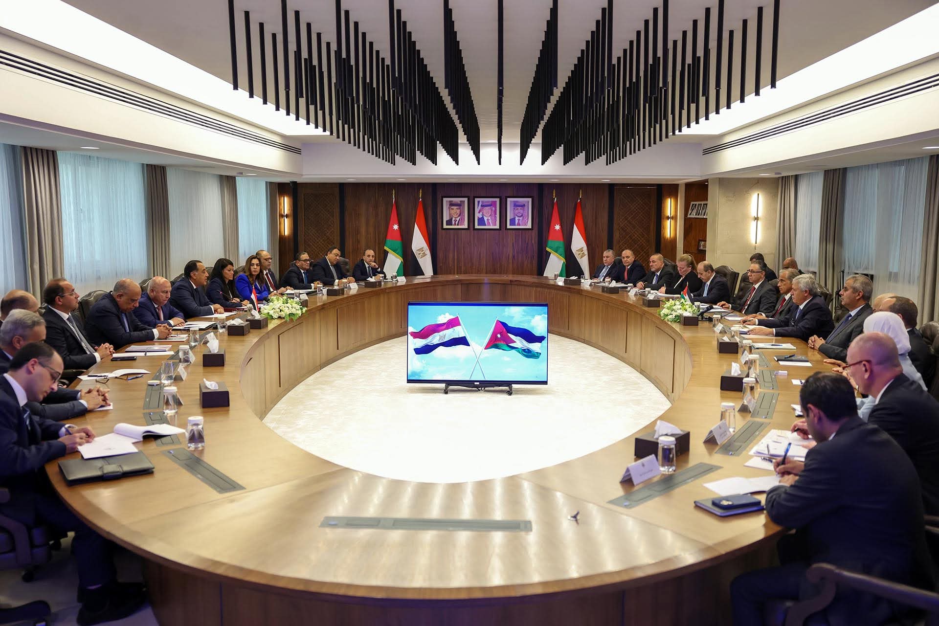 تغطي الاستثمار والمشتريات الحكومية والبحث العلمي : مصر والأردن يوقعان 10 اتفاقيات تعاون