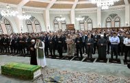رئيس الوزراء يؤدي صلاة الجنازة على الدكتور علي المصيلحي