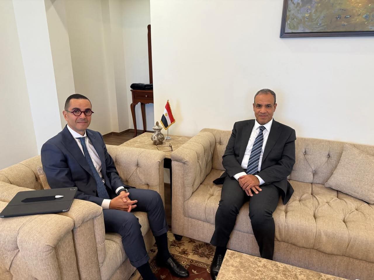 وزير الخارجية يبحث آليات الترويج الفعّال للاقتصاد المصري وجذب المزيد من الاستثمارات الأجنبية مع الخطيب