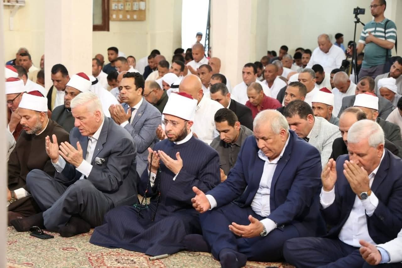 وزير الأوقاف ومحافظ الوادي الجديد يشهدان صلاة الجمعة بمسجد التعمير بقرية الخربة في بئر العبد بشمال سيناء