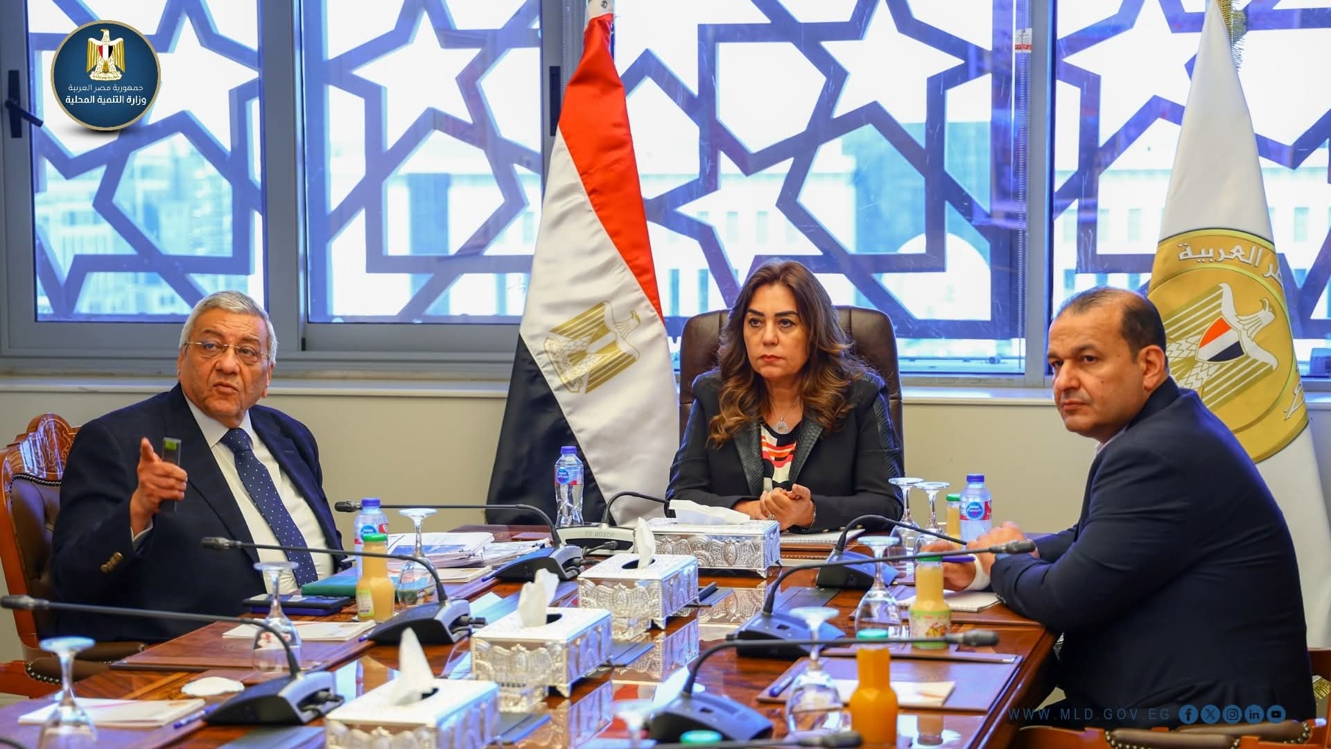 عوض تتابع مشروعات تطوير الفراغات العامة برشيد وبورسعيد