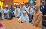 شيخ الأزهر يشارك التلاميذ فرحتهم خلال إطلاق بيت الزكاة والصدقات حملة «إلى المدرسة»