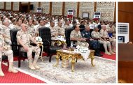 وزير الدفاع يلتقى بعدد من مقاتلى المنطقة الغربية العسكرية