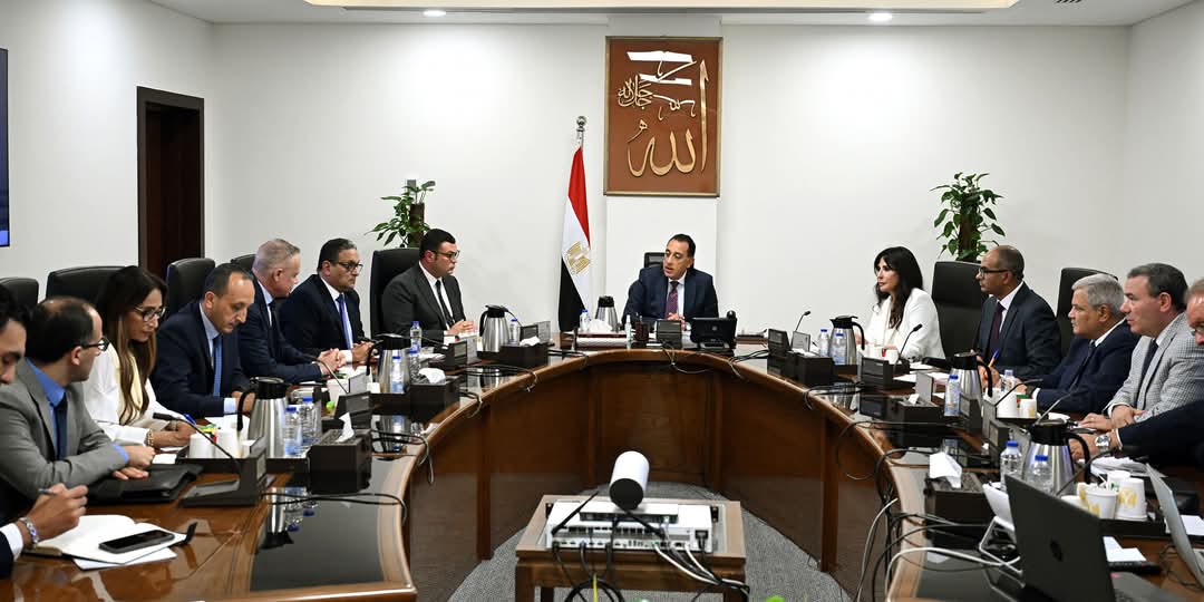 مدبولى يُتابع الإجراءات والموقف التنفيذي لمشروعات تحلية مياه البحر