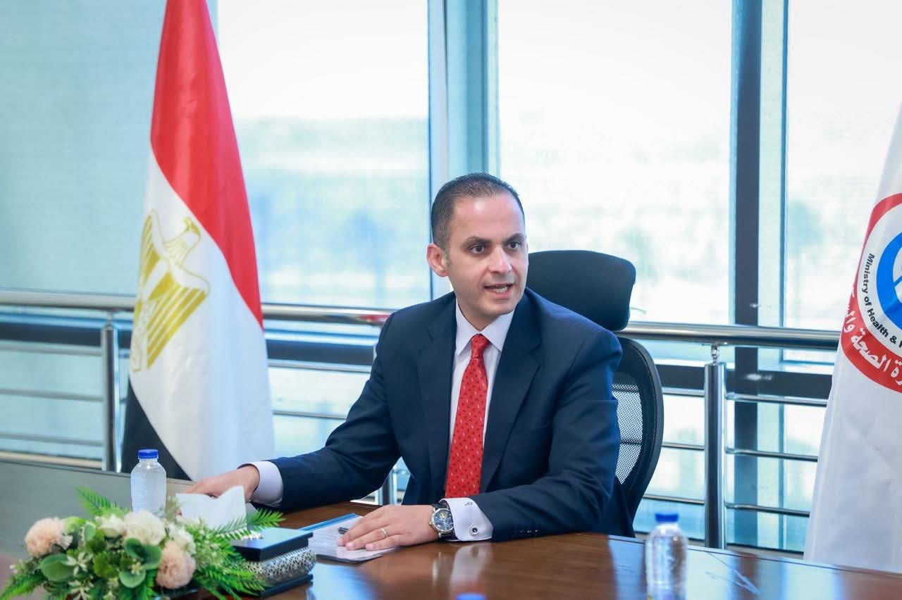 الطيب يناقش تعزيز وتطوير منظومة تدريب الكوادر البشرية في القطاع الصحي