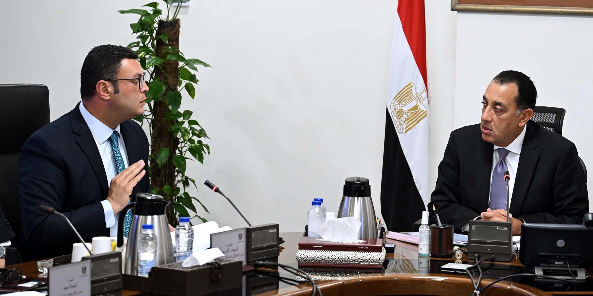 رئيس الوزراء يتابع 