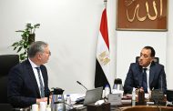 مدبولى يُتابع مع وزير البترول عددًا من ملفات العمل