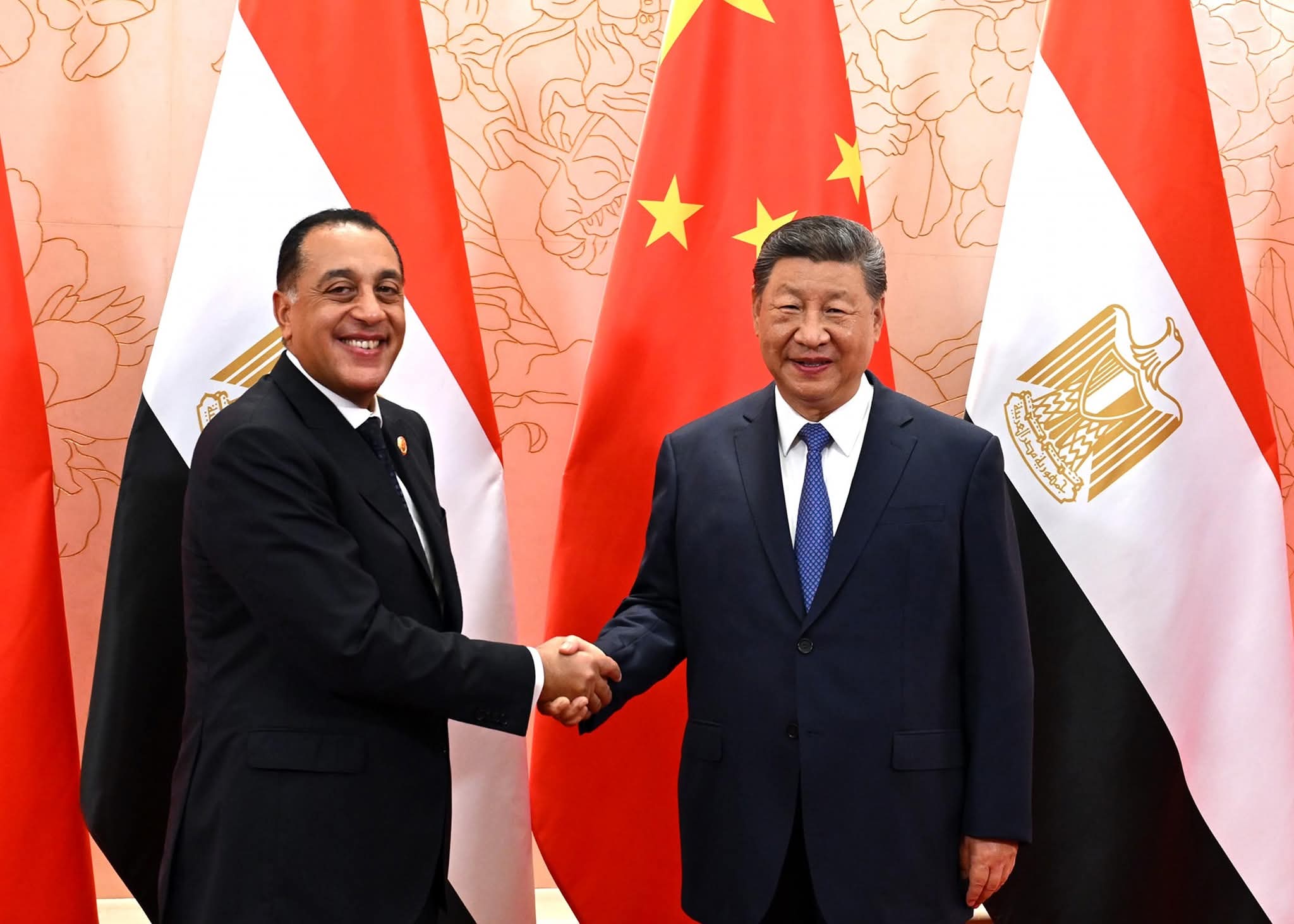 الرئيس الصيني يستقبل رئيس الوزراء بقصر الضيافة بمدينة 