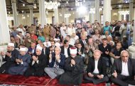 وزير الأوقاف يؤدي صلاة الجمعة من مسجد الإمام الحسين