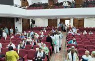 بدء توافد أعضاء اتحاد المهن الطبية على دار الحكمة للتسجيل في الجمعية العمومية