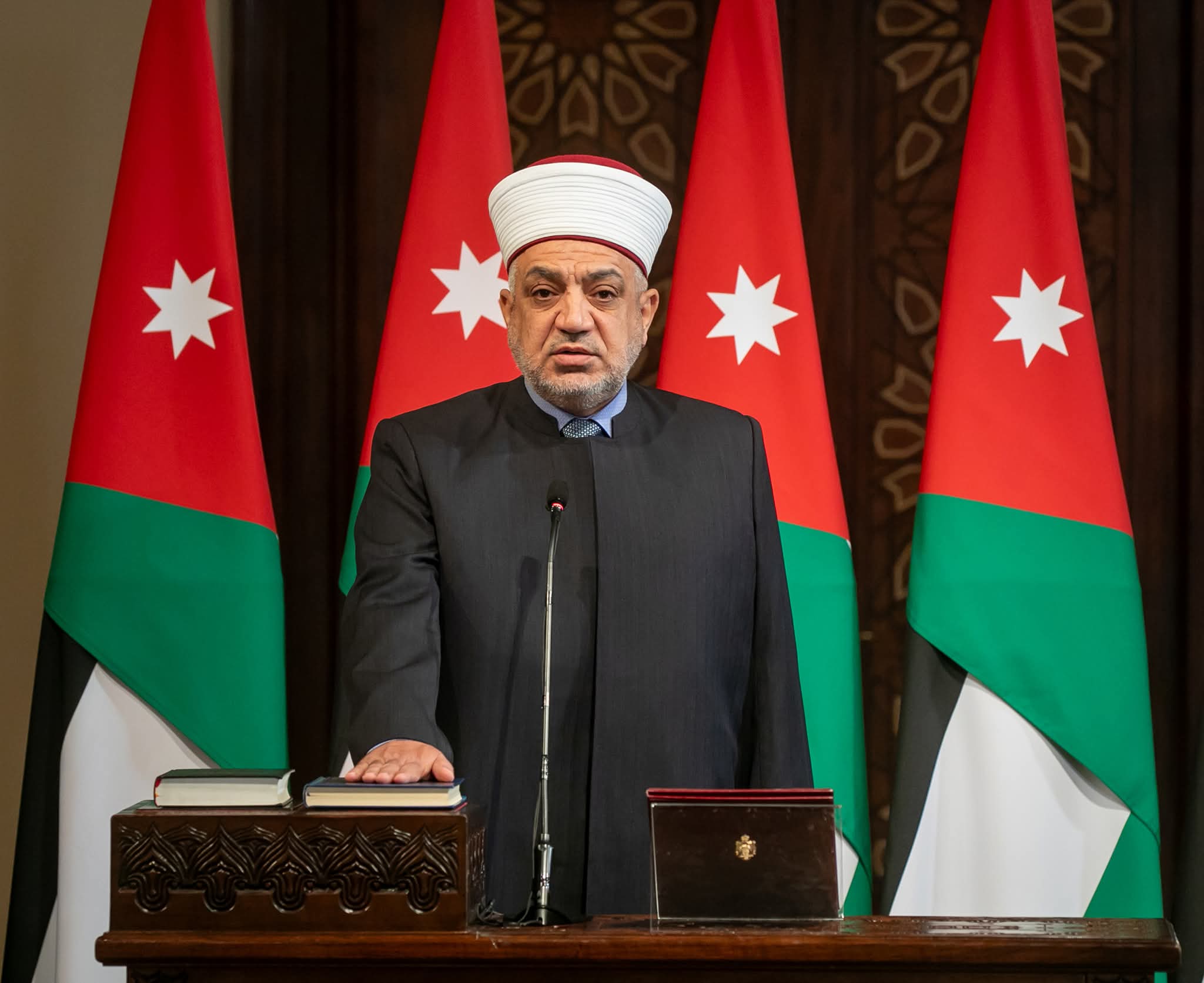 وزير الأوقاف يهنئ نظيره الأردني على تجديد الثقة الملكية له