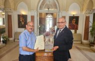 السفير التركي يهدى مجموعة كتب إلى مكتبة القاهرة الكبرى