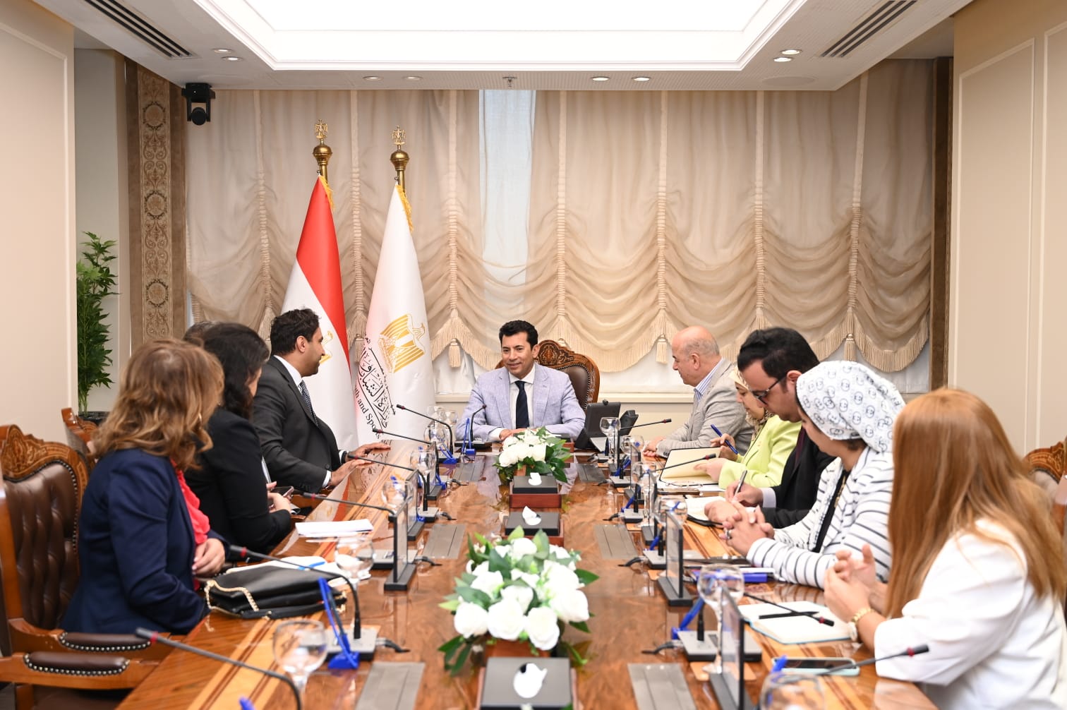 وزير الشباب يلتقي المدير الإقليمي لهيئة إنقاذ الطفولة لبحث تعزيز التعاون