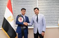 وزير الرياضة يلتقي بطل الكيك بوكس محمد راتب