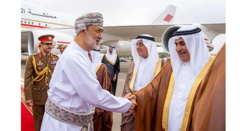 سلطان عُمان وملك البحرين يعقدان لقاء وديا فى صلالة