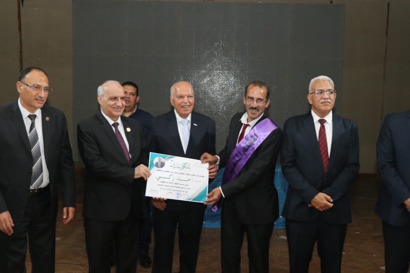نقيب المعلمين ورئيس لجنة التعليم بمجلس النواب يشهدان حفل تكريم المعلمين والمعلمات المتميزين بالإسماعيلية