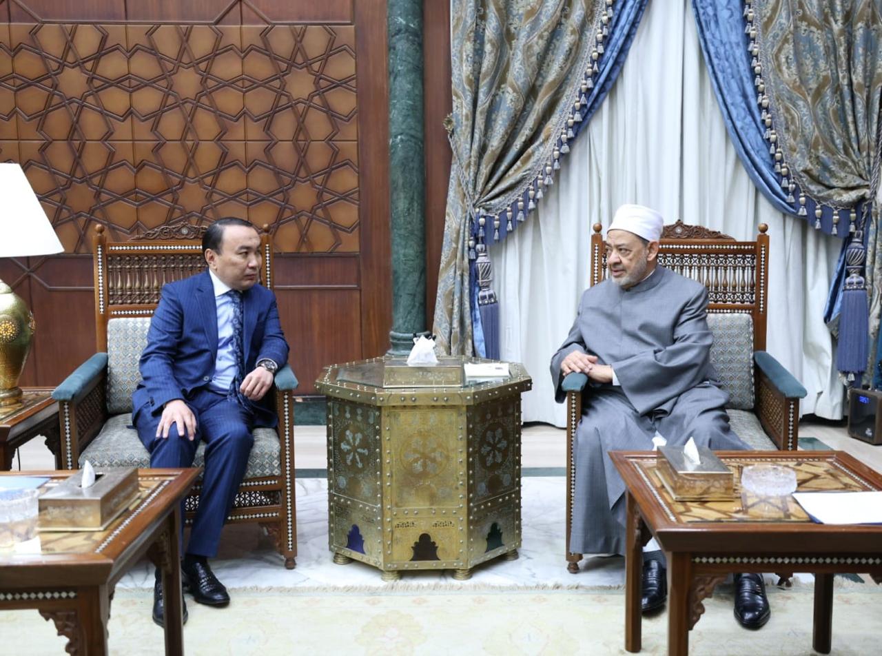 كازاخستان تجدِّد دعوتها لشيخ الأزهر للمشاركة في افتتاح قمَّة زعماء الأديان