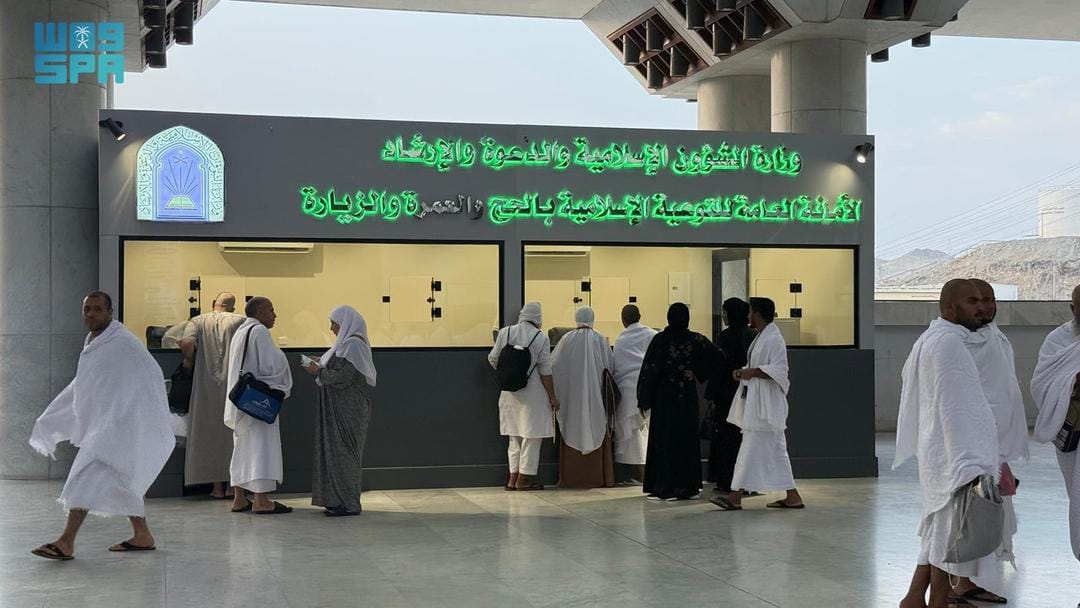رسائل توعوية بأكثر من ١٠ لغات عالمية لخدمة المعتمرين في مسجد التنعيم