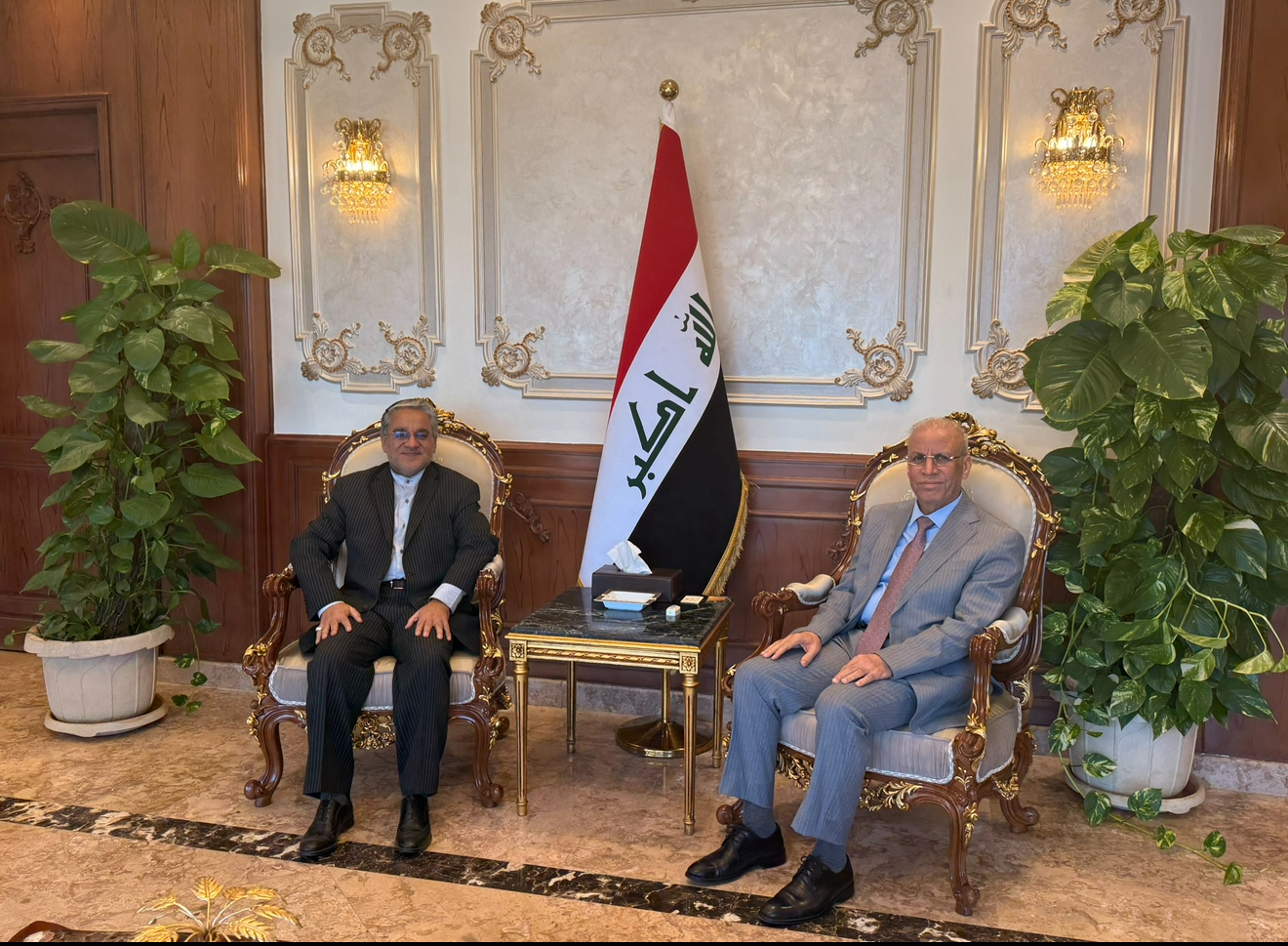 السفير العراقي يستقبل رئيس البعثة الدبلوماسية الإيرانية في القاهرة