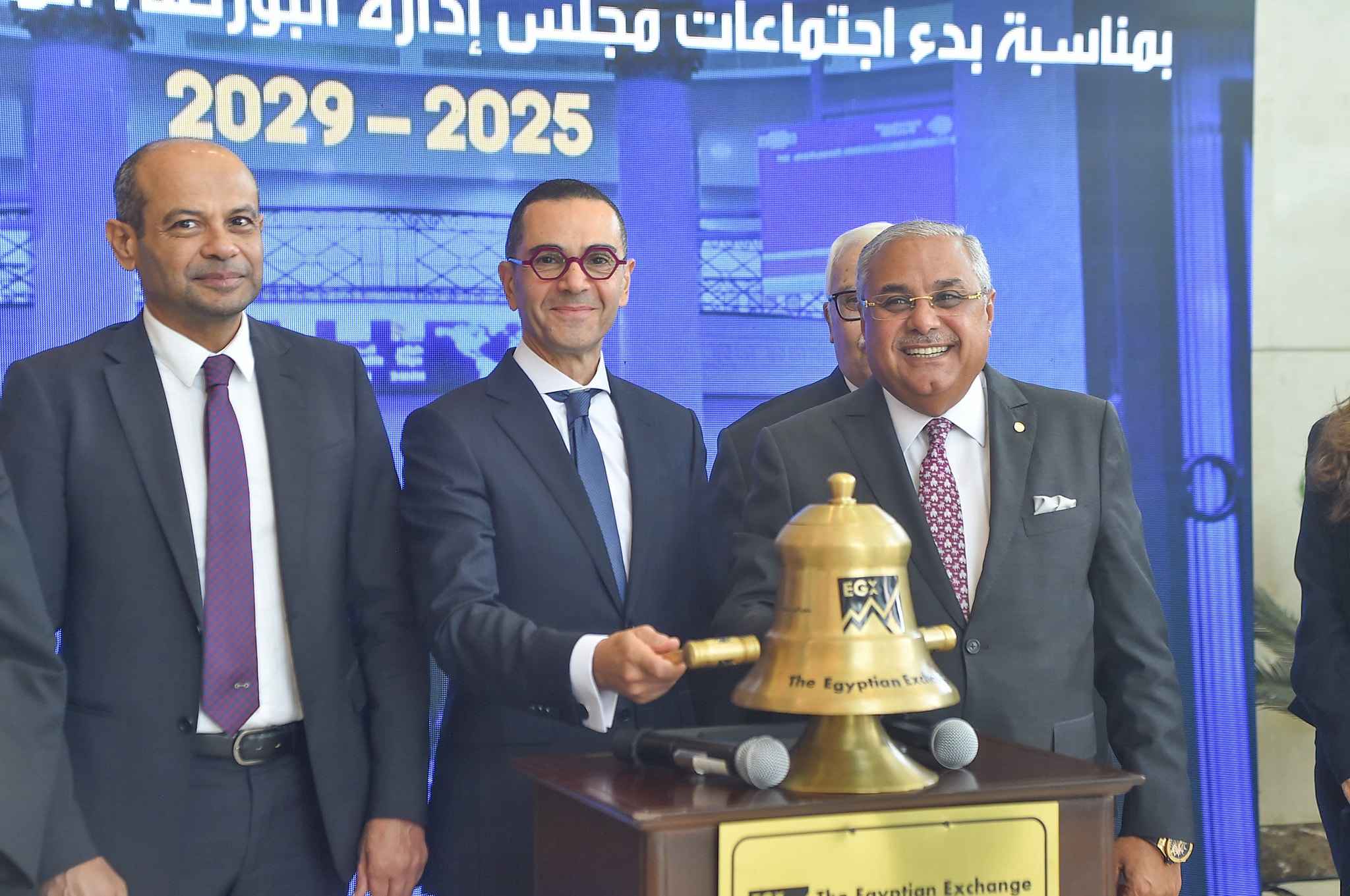 وزير الاستثمار يفتتح ﺟﻠﺴﺔ ﺍﻟﺘﺪﺍﻭﻝ ﺑﻤﻨﺎﺳـﺒﺔ ﺑﺪء ﺍﺟﺘﻤﺎﻋﺎﺕ ﻣﺠﻠﺲ ﺇﺩﺍﺭﺓ ﺍﻟﺒﻮﺭﺻﺔ ﺍﻟﻤﺼﺮﻳﺔ ﻓﻲ ﺩﻭﺭﺗﻪ ﺍﻟﺠﺪﻳﺪﺓ