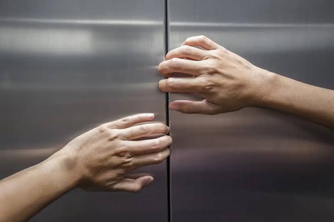 انقاذ محتجز داخل مصعد بأحد المولات بالمنوفية