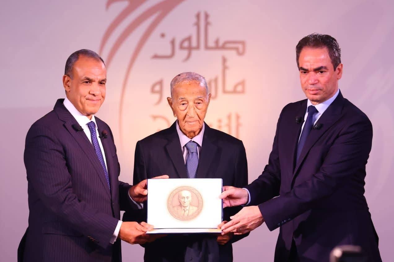 منح وسام ماسبيرو لفهمي عمر وسناء منصور وإيناس جوهر ونهال كمال