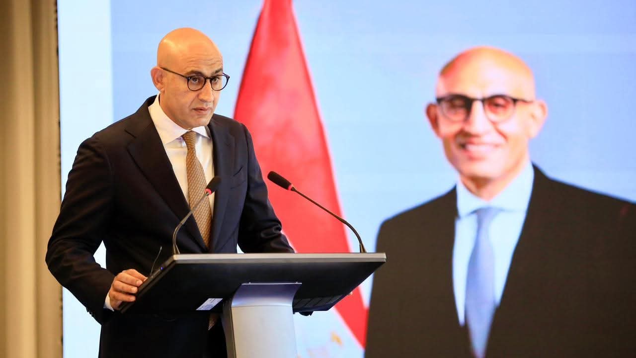 عبد اللطيف : خفض كثافة الفصول وزيادة معدلات الحضور لضمان بيئة تعليمية أفضل لكل طفل
