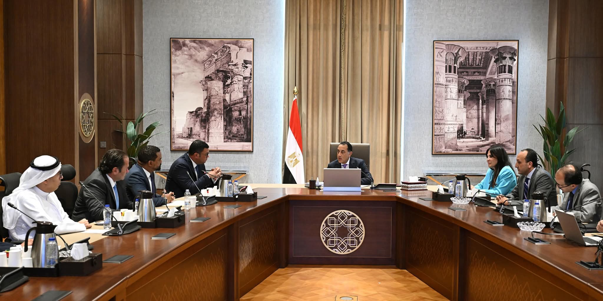 مدبولى يستعرض المقترحات المقدمة من أحد التحالفات العالمية لإدارة حي المال والأعمال