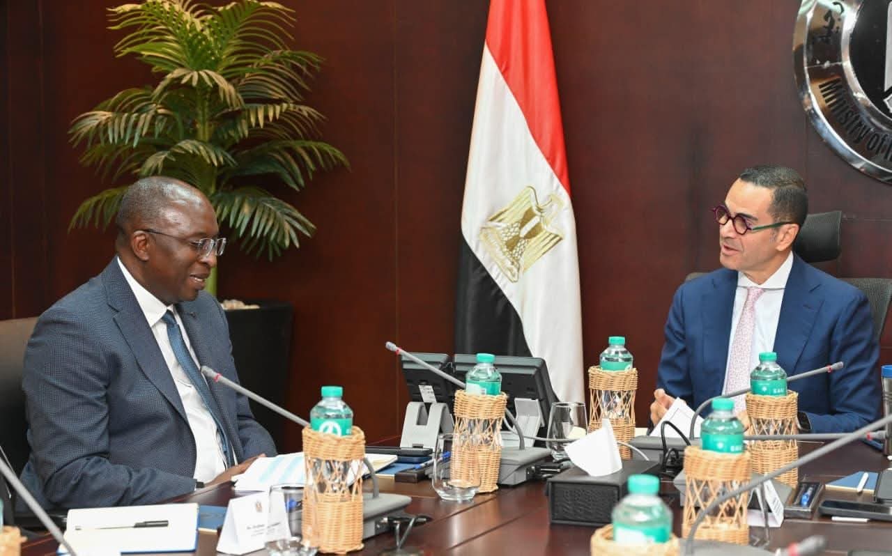 الخطيب يستعرض مع وفد مجموعة البنك الدولي ومؤسسة التمويل الدولية برامج ومشروعات التعاون