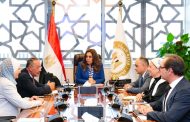 عوض تلتقي الرئيس التنفيذي لهيئة المتحف المصري الكبير لبحث مختلف الجوانب البيئية للمتحف