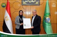 محافظ الإسماعيلية يكرم مدير عام مديرية التموين