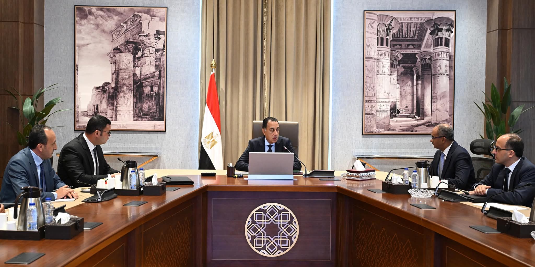 مدبولى يُتابع الخطة التنفيذية للتوسع في إقامة محطات تحلية مياه البحر