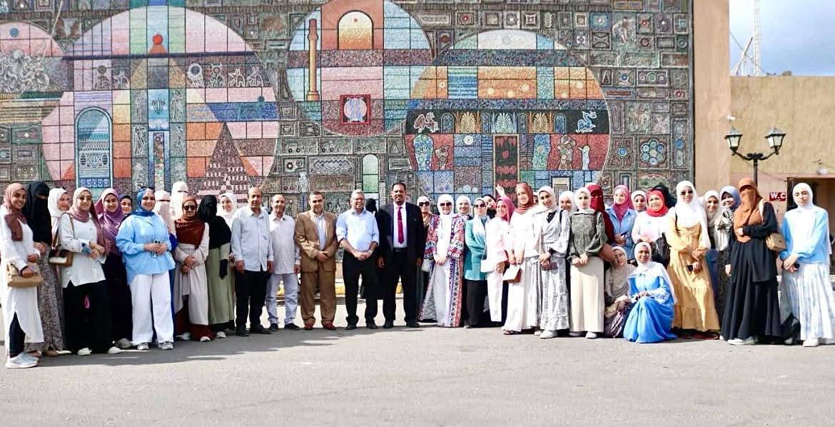 جولة ترفيهية لطالبات الأزهر المتفوقات على الممشى السياحي بالإسكندرية