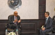الخطيب يلتقي رئيس سنغافورة على هامش منتدى الأعمال المصري–السنغافوري