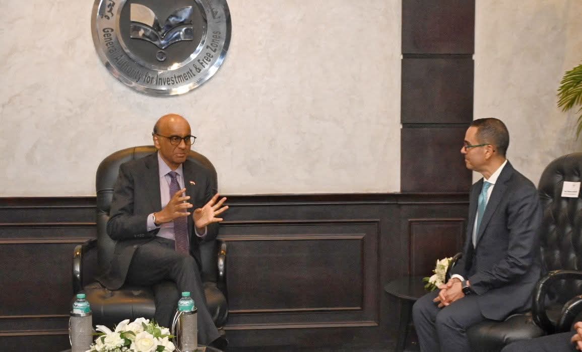 الخطيب يلتقي رئيس سنغافورة على هامش منتدى الأعمال المصري–السنغافوري
