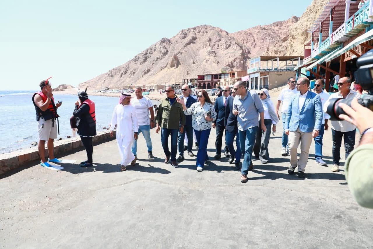 عوض تشدد على تنظيم الأنشطة السياحية وحماية الشعاب المرجانية بمحمية أبو جلوم ومنطقة البلو هول