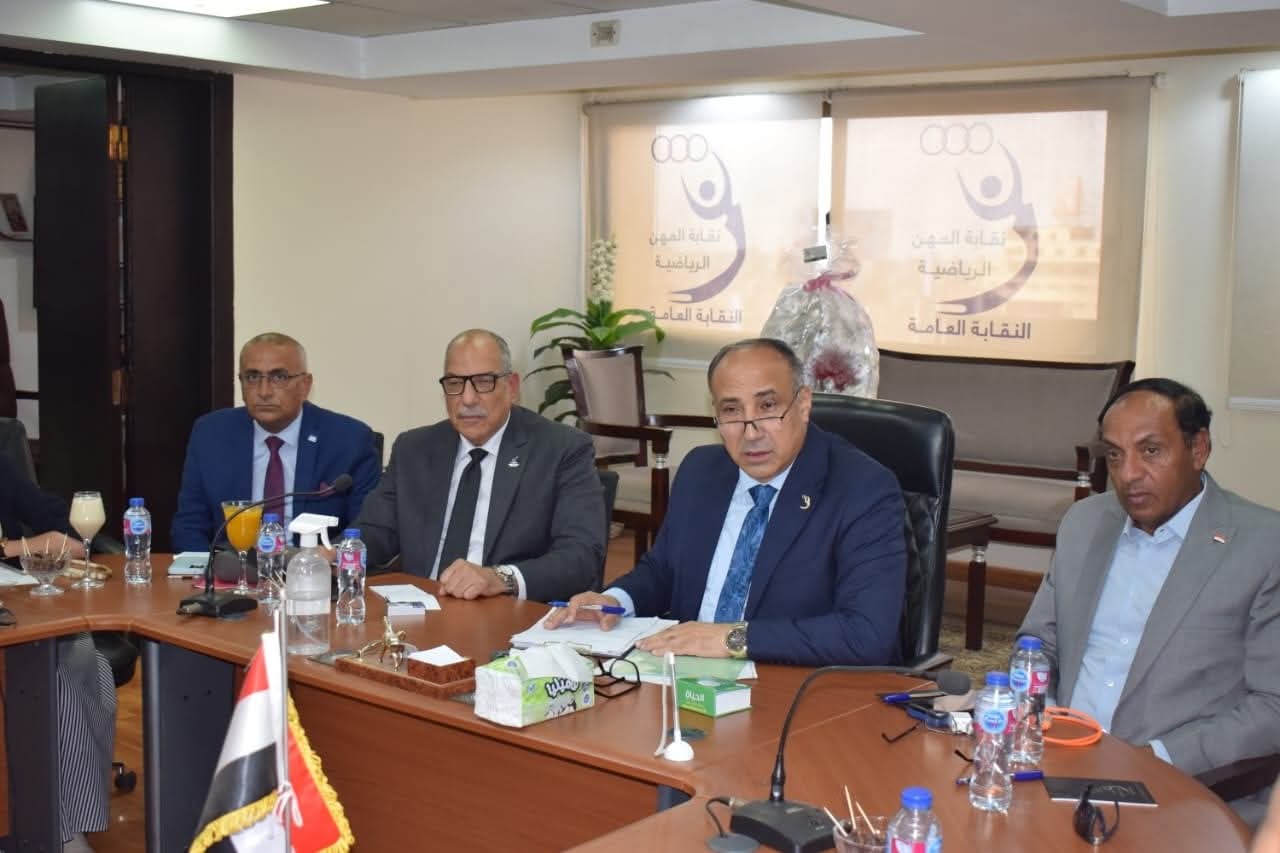 النقابة العامة للمهن الرياضية تستقبل وفدًا من جامعة شرق الصين لتعزيز التعاون الدولي